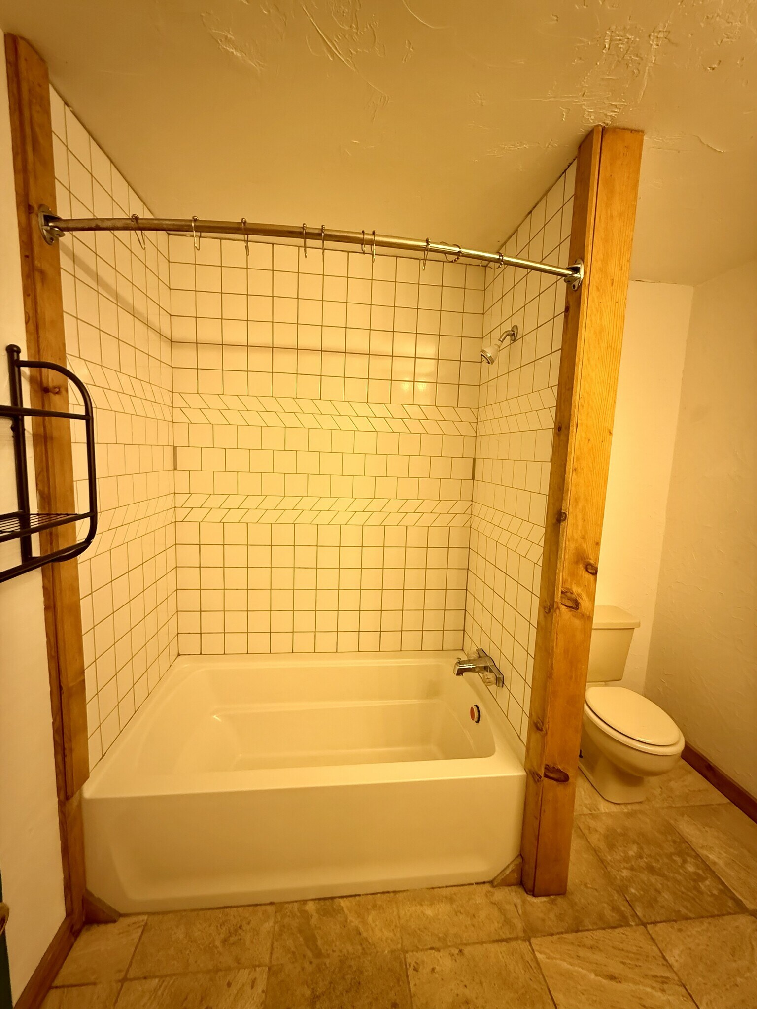 Full Bath - 628 W Market St