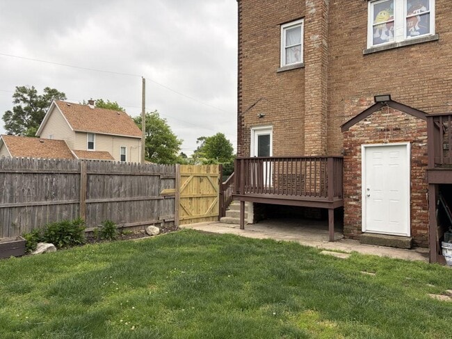 Building Photo - 729 Meeker Ave
