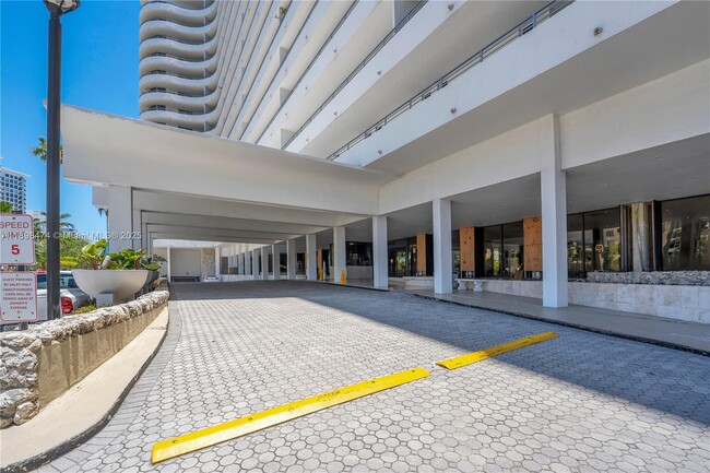 Building Photo - 5555 Collins Ave