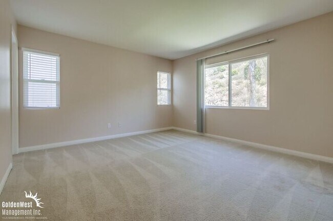 Building Photo - Gorgeous 4Bdm 2.5Ba Two-Story Home in San ...