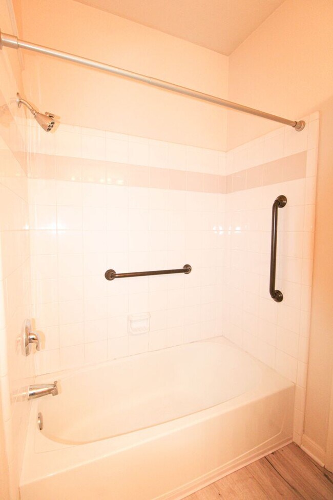 Building Photo - ************Move In Special- 2 WEEKS FREE!!!!************