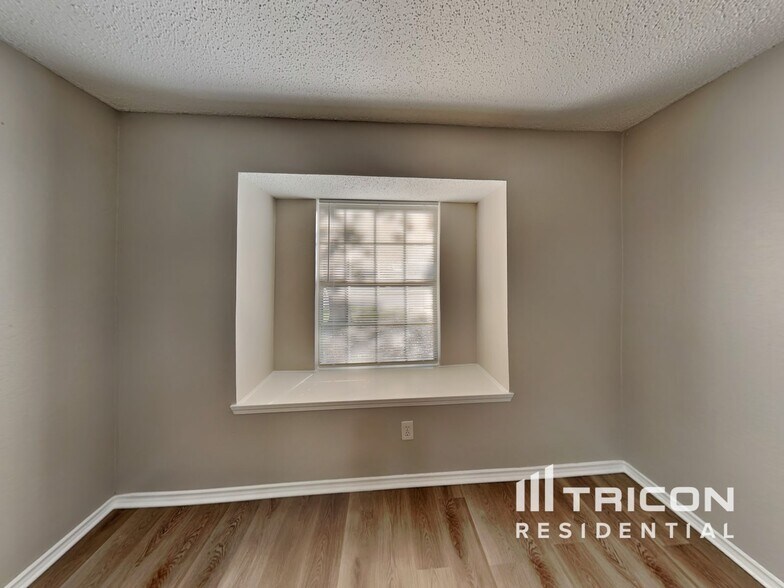 Building Photo - 2417 Highmont Dr