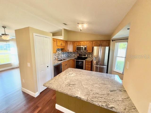 Building Photo - 2471 Oleander Rd