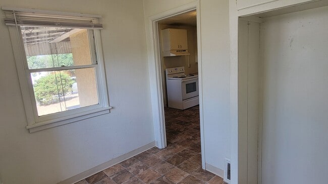 Building Photo - 2 Bedrooms, 1 Bathroom Single Family Home ...