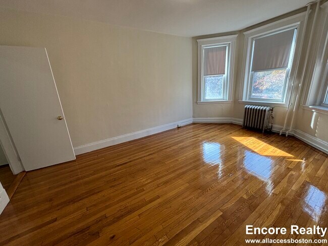 Building Photo - 231 Park Dr