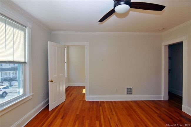 Building Photo - 11 Dolsen Pl