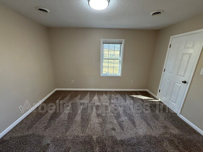 Building Photo - 1909 Cherokee Rd