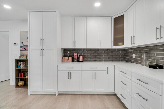 Building Photo - 509 Oak Terrace