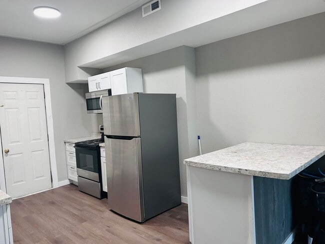 Building Photo - 1737 Madison St