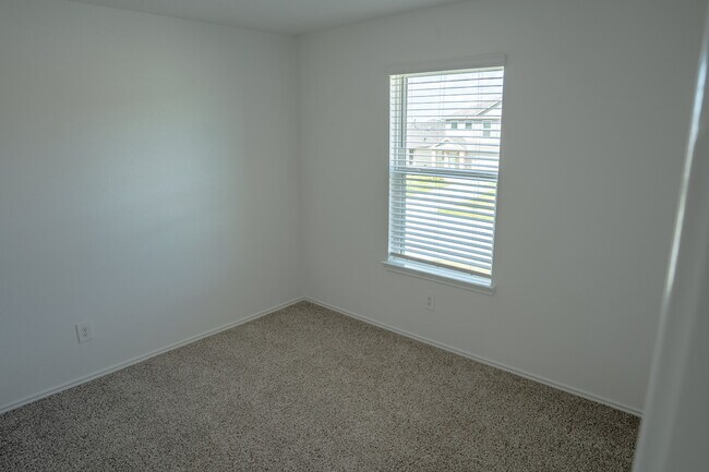Building Photo - 5746 Hampton Vly Dr