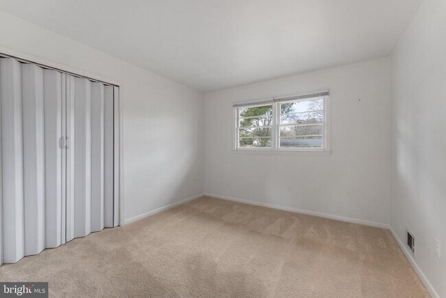 Building Photo - 12 Earlybird Ave