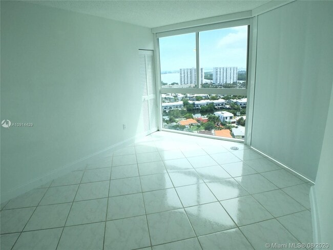 Building Photo - 16400 Collins Ave