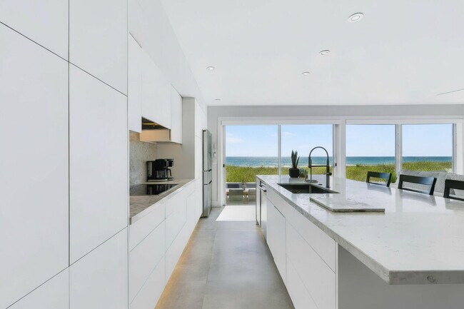 Building Photo - 604 N Ocean Blvd