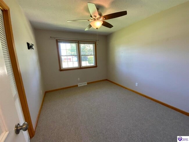 Building Photo - 408 W Crocus Dr