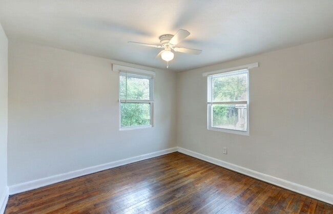 Building Photo - Carriage House apartment, near downtown, w...