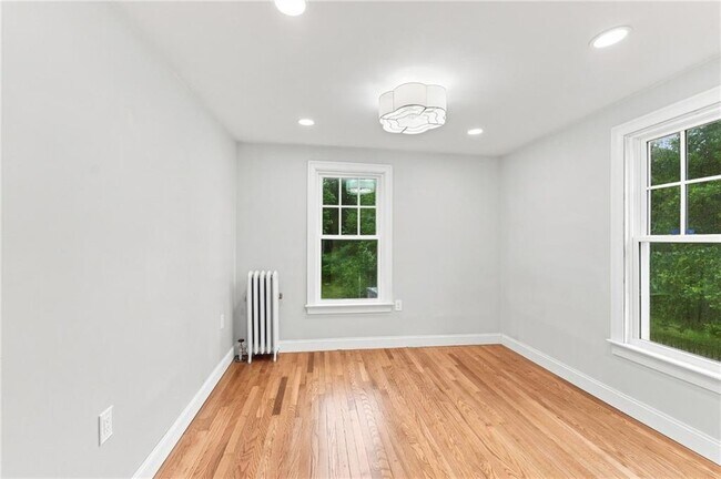 Building Photo - 1552 Kingstown Rd