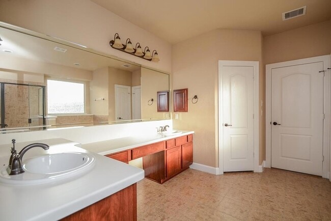 Building Photo - 25939 Celtic Terrace Dr