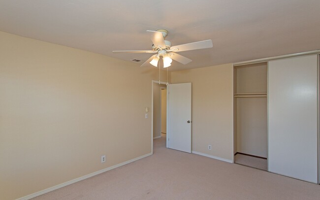 Building Photo - Charming 4 bedroom Home in Oceanside