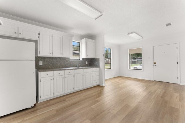 Building Photo - 610 Mcnabb St