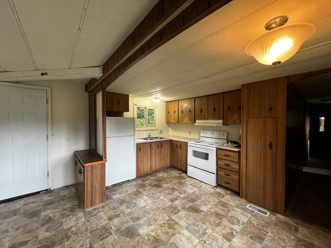 Building Photo - Cozy 2 Bedroom in Ferndale!