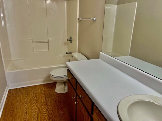 Building Photo - Rockcreek Dr #4 &amp; 369 Mathis