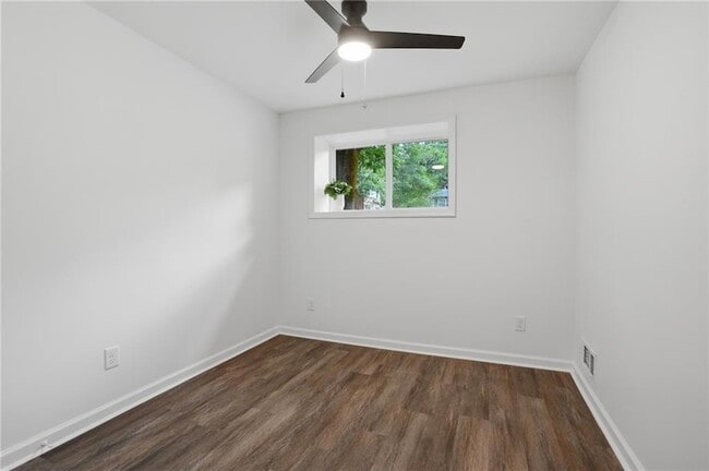 Building Photo - 3270 Belfort Rd SE