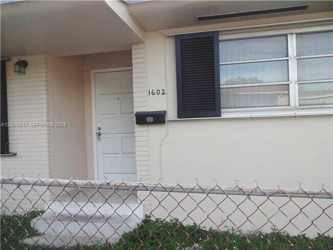 Building Photo - 1602 SW 25th Ave