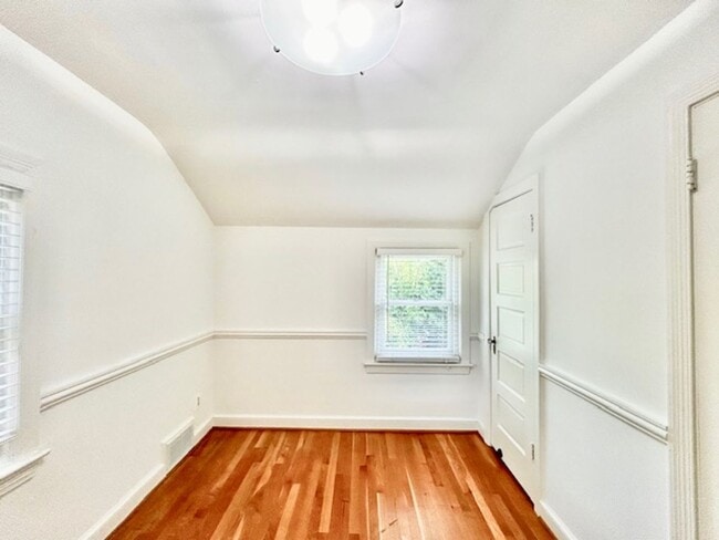 Building Photo - 4523 Gladwyne Dr