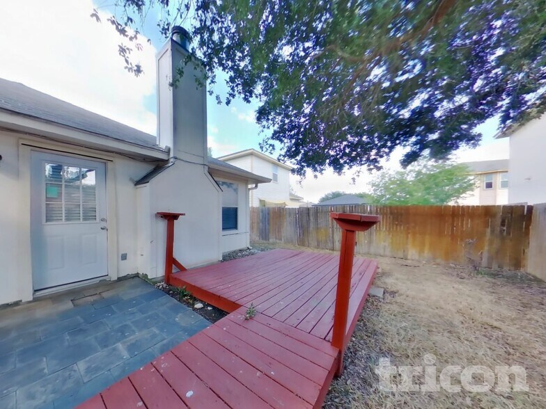 Building Photo - 6614 Cougar Village