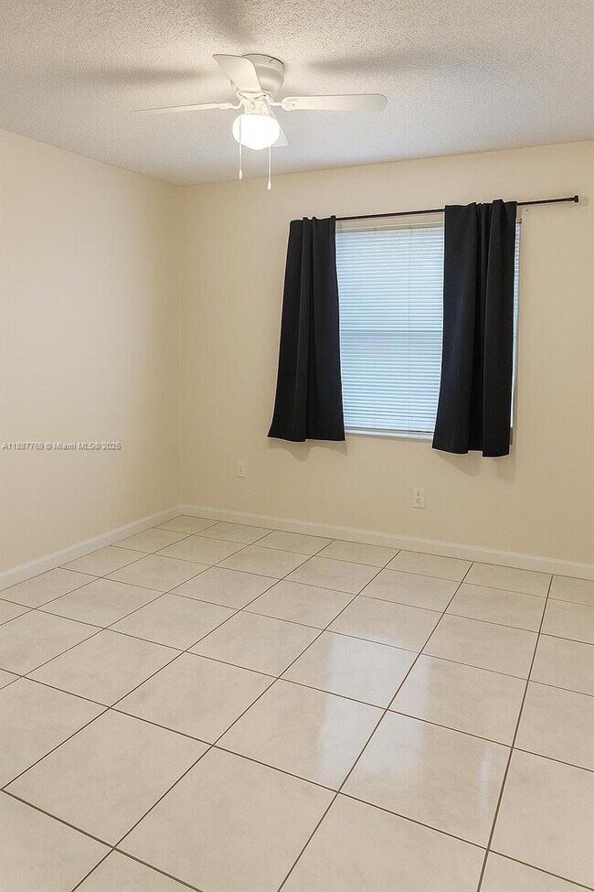 Building Photo - 6822 SW 39th St, 14G