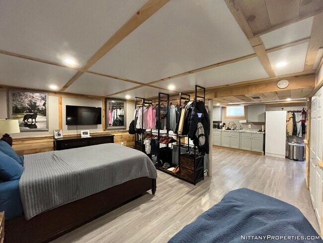 Building Photo - 120 Crestmont Ave