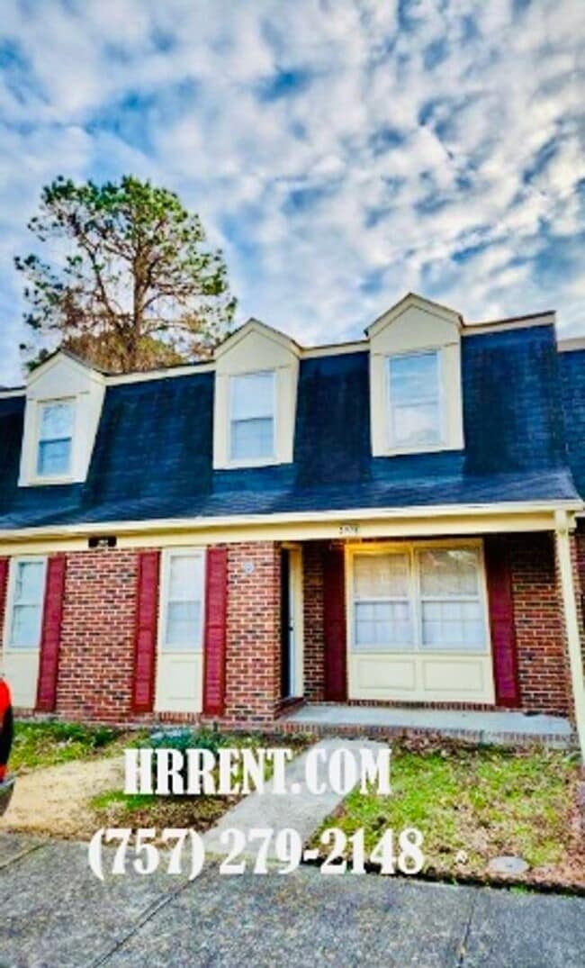 Primary Photo - Cozy 3 Bedroom 1.5 Bathroom Townhouse located in the Denbigh-Warwick area of Newport News, VA!