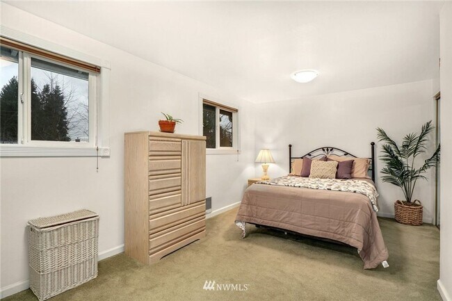 Building Photo - CLICK "REQUEST A TOUR" NOW!