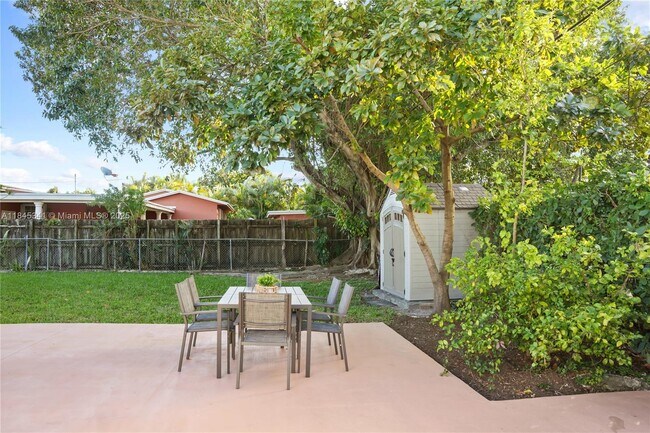 Building Photo - 1310 SW 76th Ave