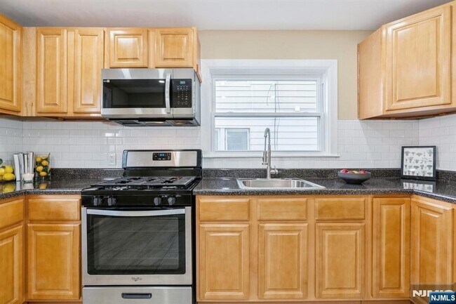 Building Photo - 41-43 Poe Avenue Unit 1