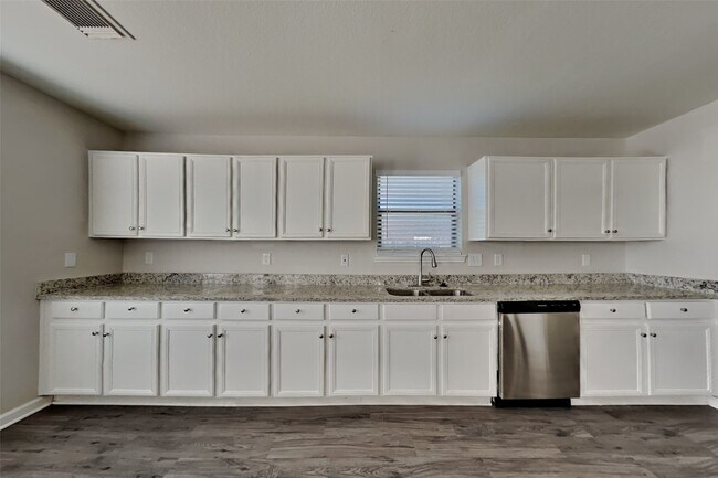 Building Photo - 17039 Kemble Creek Dr