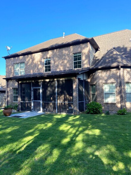 Building Photo - 1177 Bristol Way