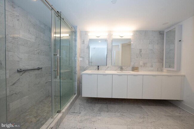 Building Photo - 202 W Rittenhouse Square