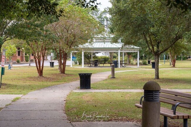 Building Photo - 6395 Duquesne Dr