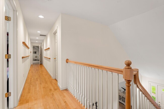 Building Photo - 295 Wadleigh Falls Rd