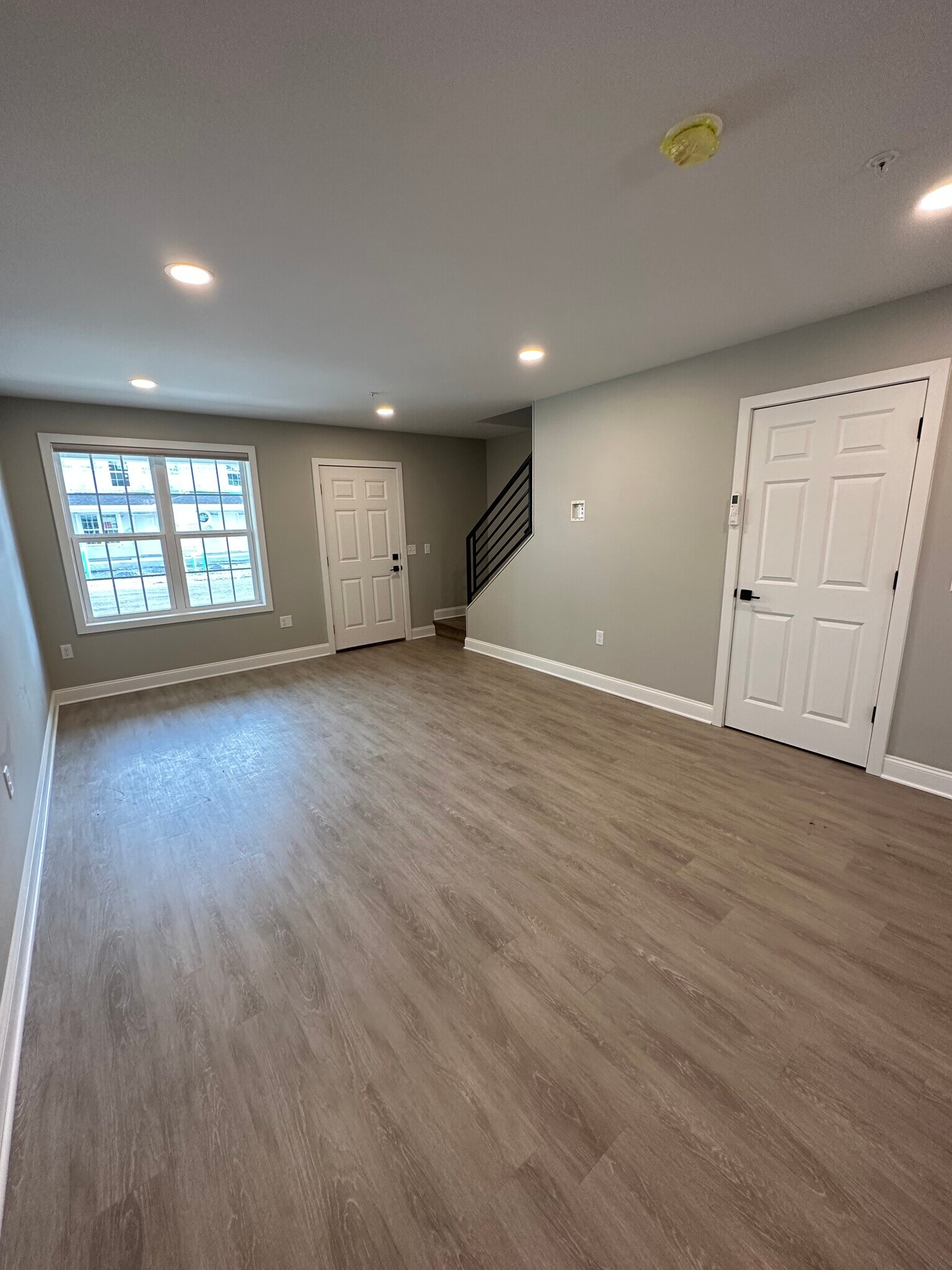 Building Photo - 4285 Hollywood Blvd