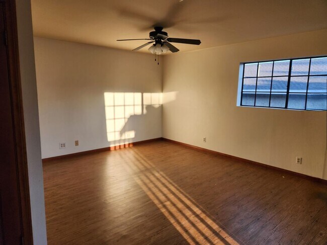 Building Photo - 199 N Hermosa Ave