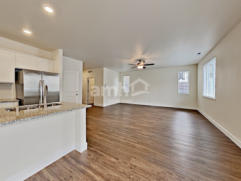 Building Photo - 10618 137th St E