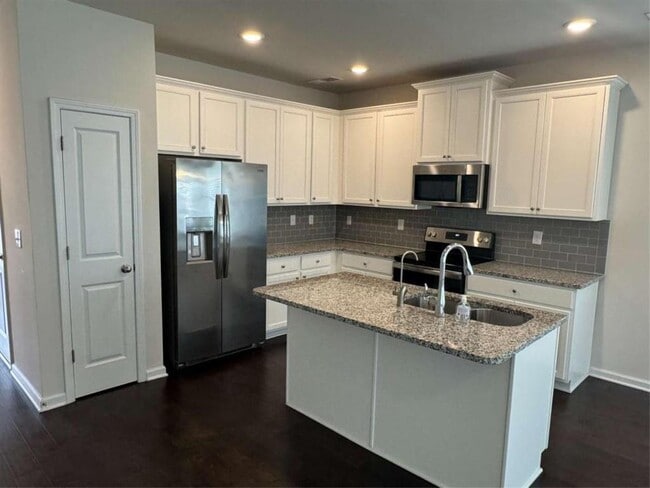 Building Photo - 3376 Highbury Way