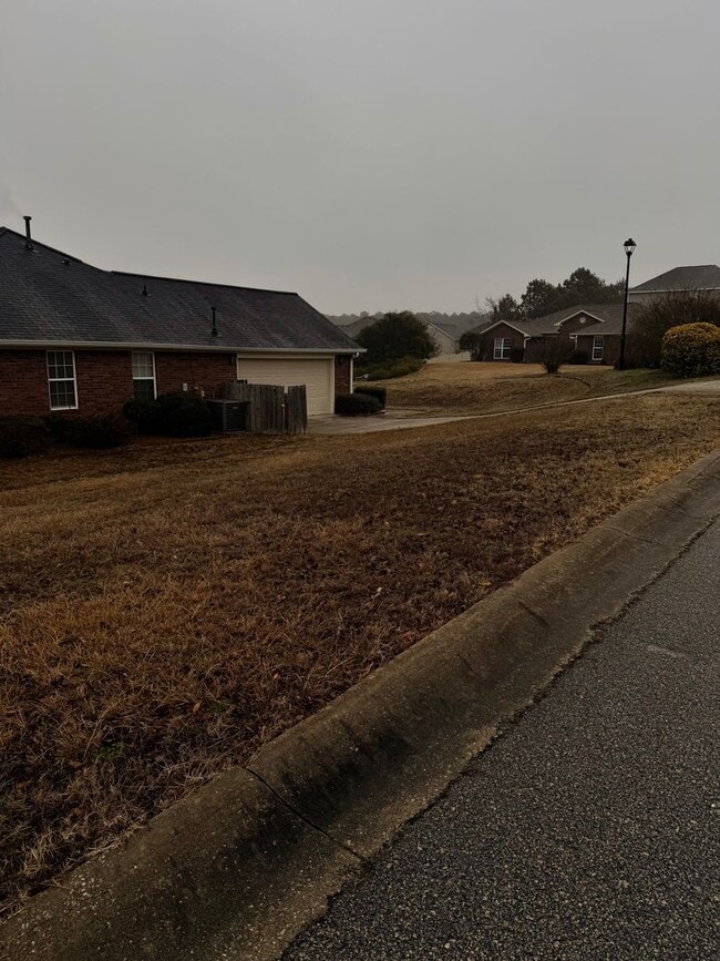 Building Photo - HOME FOR LEASE 4 BR 2 BATH RANCHSTYLE  SPLIT FLOOR PLAN AND OPEN  LARGE  FENCED BACKYARD  CONVENI...