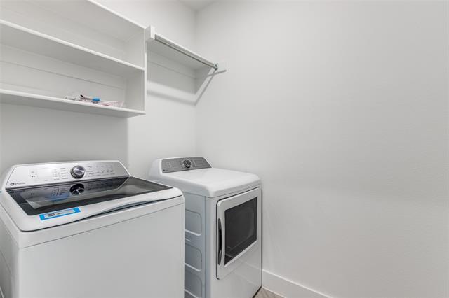 Building Photo - 2558 Campden Mews