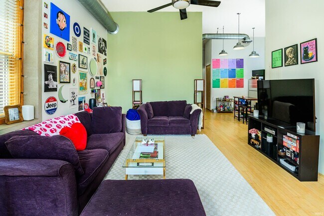 Building Photo - 213 N Walnut St