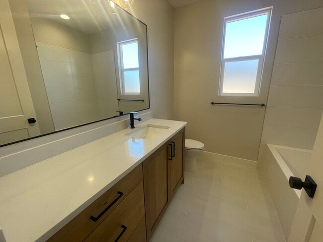 Building Photo - PET FRIENDLY!!! 4 Bedroom Home next to SAND HOLLOW STATE PARK!!