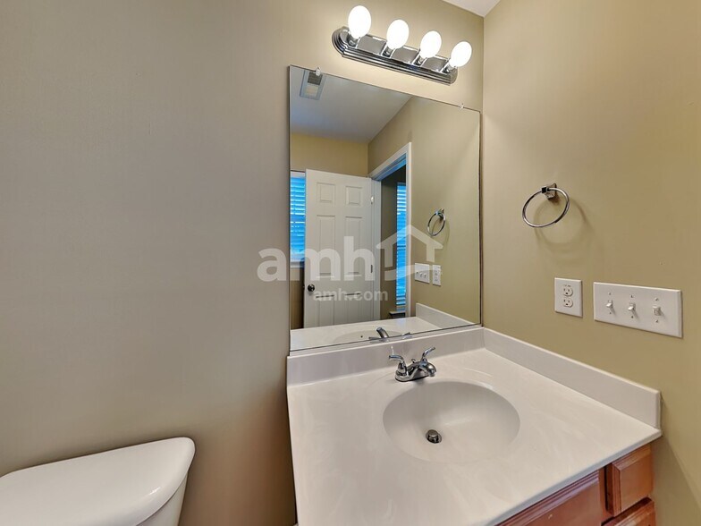 Building Photo - 5137 Brahman Dr