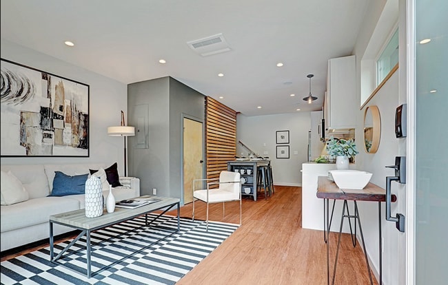 Building Photo - Capitol Hill 2 Bed 1.5 Bath Stunner Available!